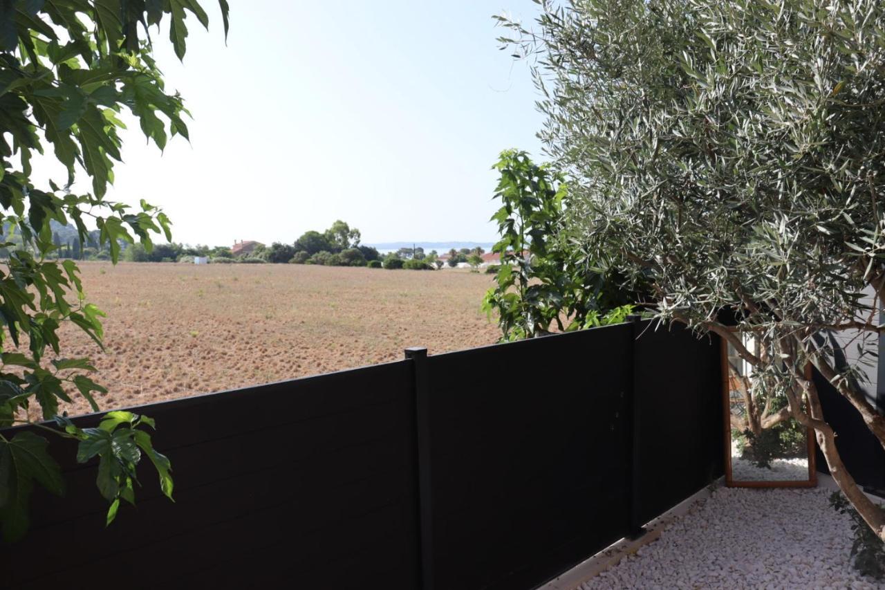 Apartamento Le Petit Sud Carqueiranne Exterior foto